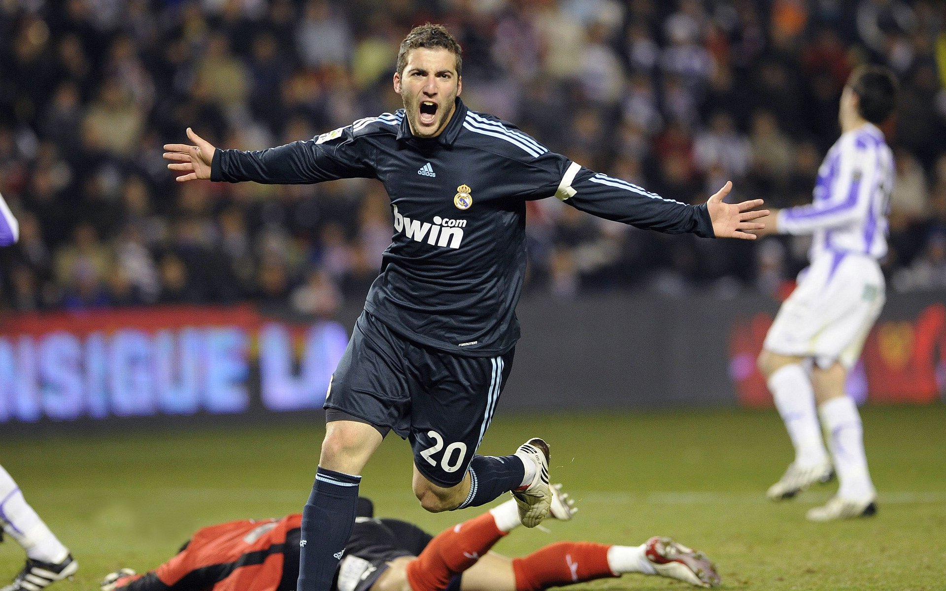 “西甲焦点赛事：新星闪耀引全场热议”，西甲星星